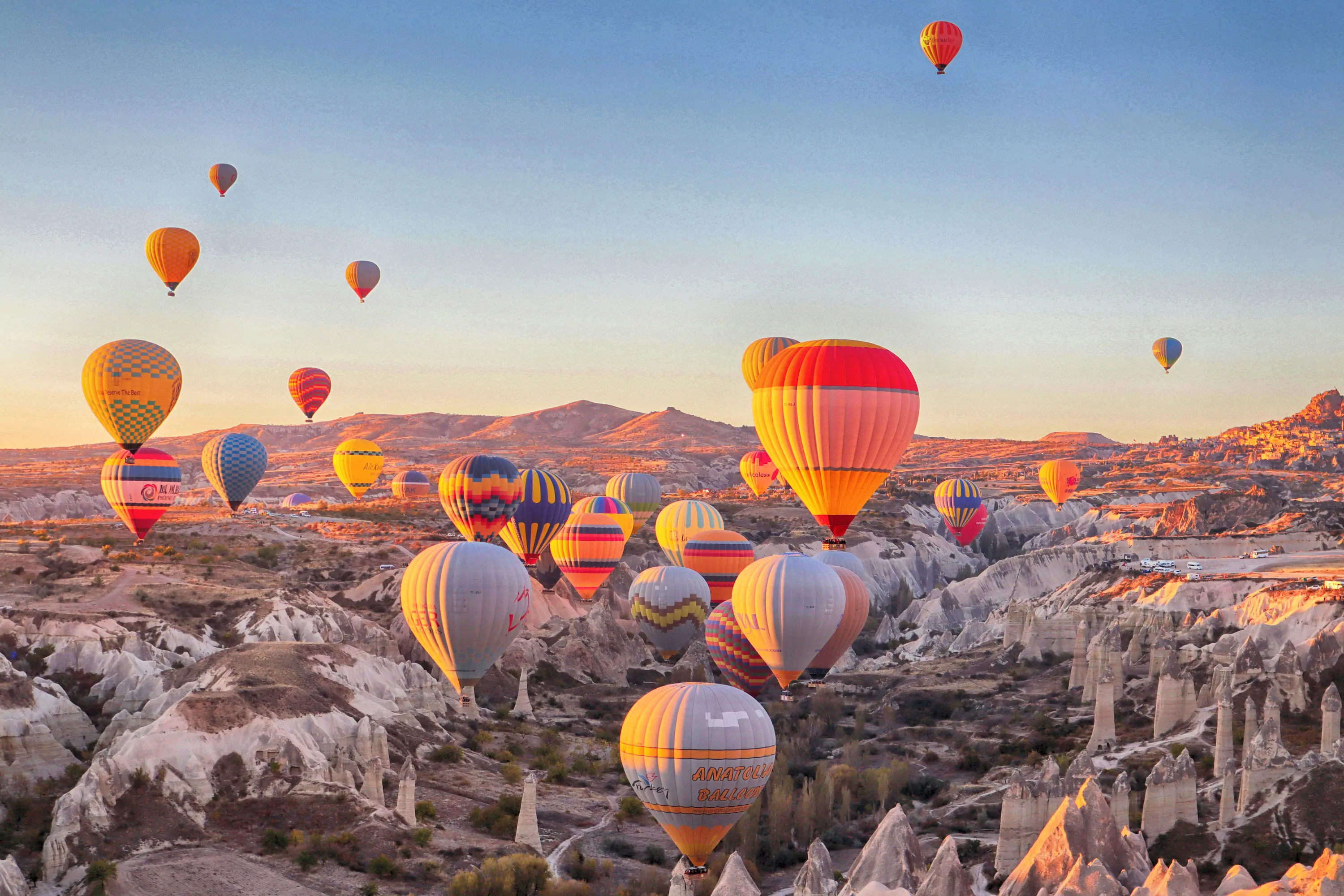 Capadocia - Globo aerostático, formaciones rocosas